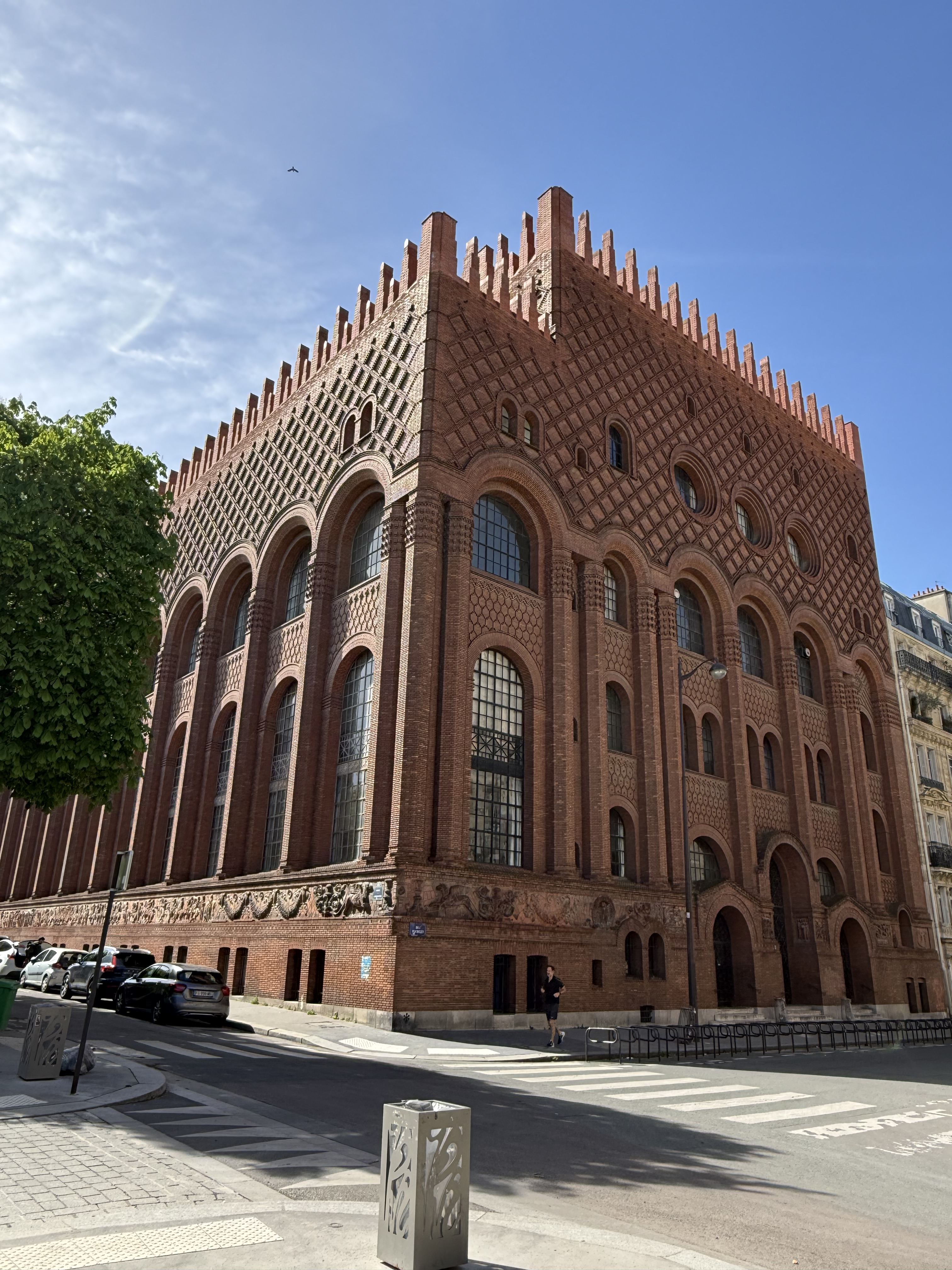 This is a shot of the  Universite de Paris Institut d'Art Et d'Archeologie with its interesting brick patterning. 